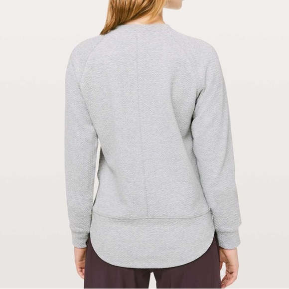 Lululemon 10 Catch A Moment Crew in Heathered Light Grey - Picture 2 of 9